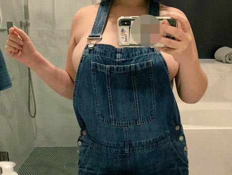 Salacious Peachy model heiße galerien