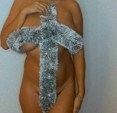 Busty Love nackt hübsche archiv