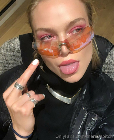 theravebitch pornostar beste foto