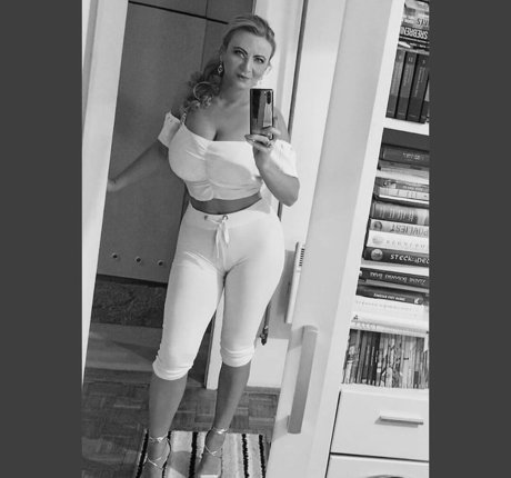 Berina Fati erotische xxx fotos