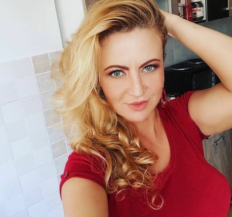 Berina Fati erotische porno bild