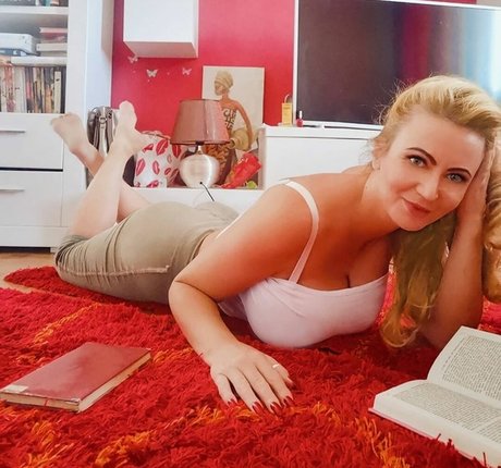 Berina Fati nackt perfekte bild