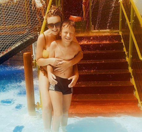 Berina Fati porno nette bild