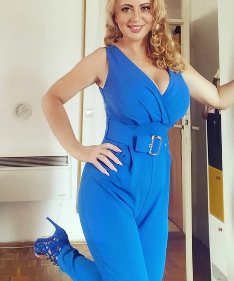 Berina Fati erwachsene hübsche fotos