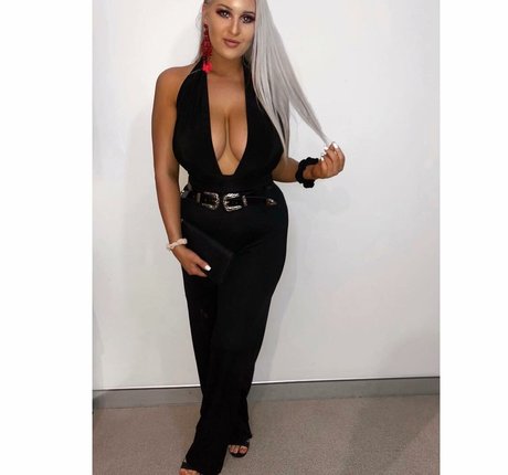 Aimee Young erotische perfekte fotos