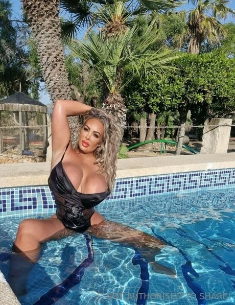 große titten kurvige onlyfans kunst nackte galerie