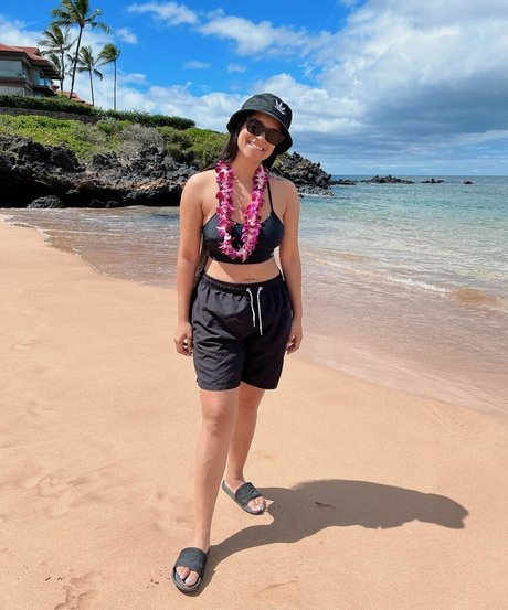 Lilly Singh erwachsene freie foto