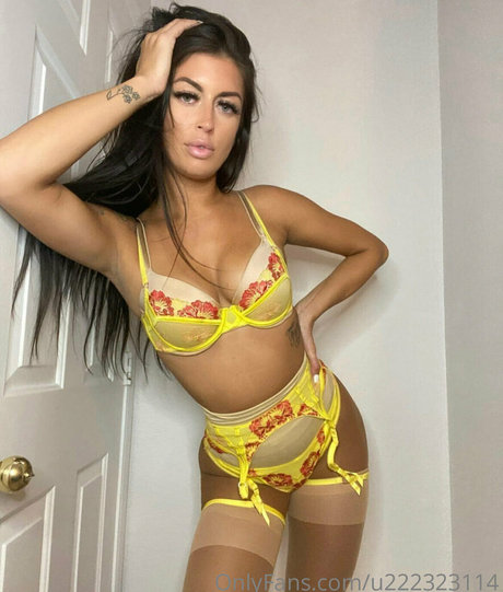 lucymomma nackt exklusive foto