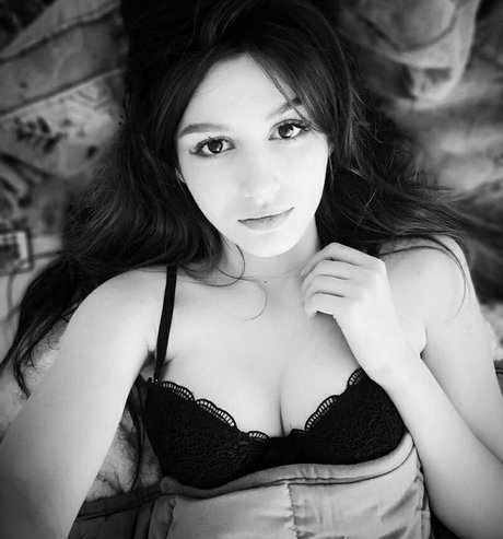 Pelagea ASMR nette pornostar foto