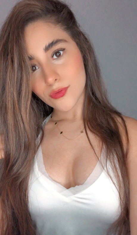 große latina-onlyfans exklusive nackten galerie