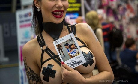 Alesya Vidnova Pena top kunst galerie