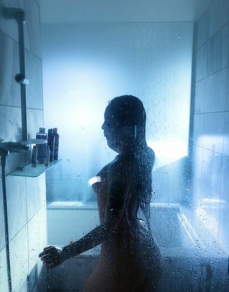 wetaja pornostar nette bild