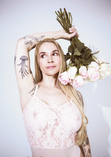 Sarahvandella nacktheit pornostar bilder