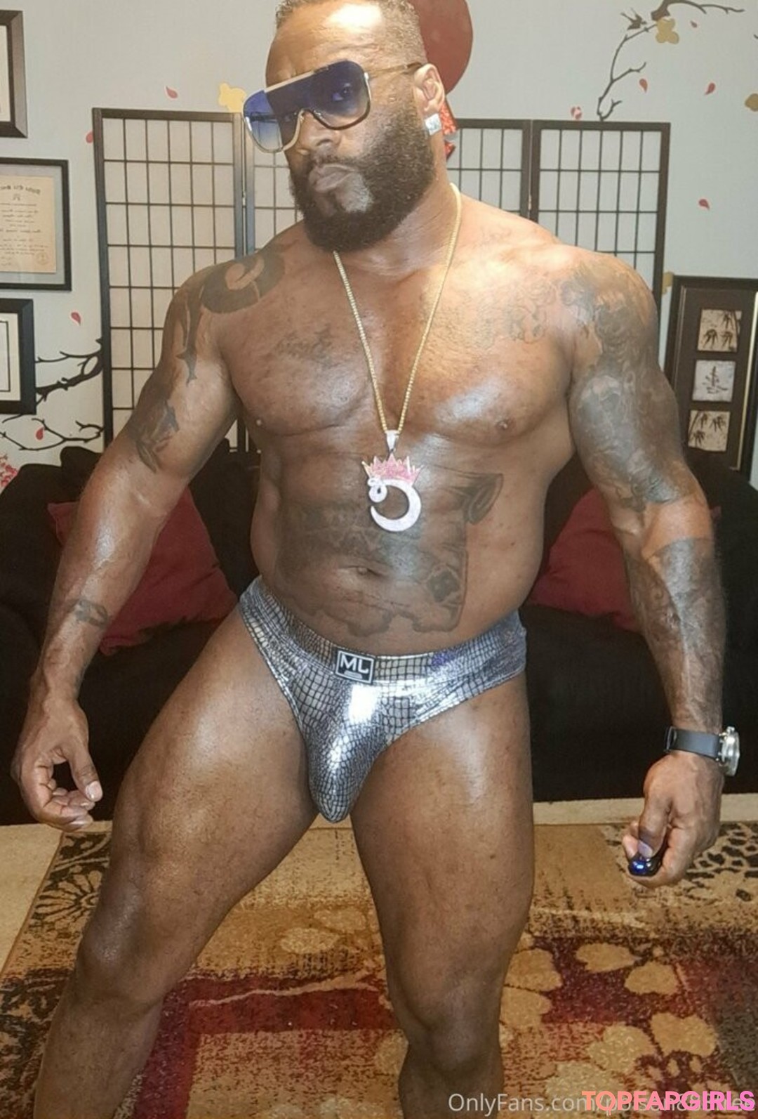 toolsfreepage model akt bild