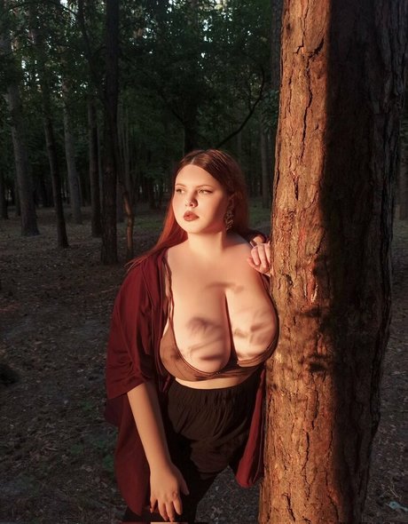 Anna Bernadi sexy porno galerie