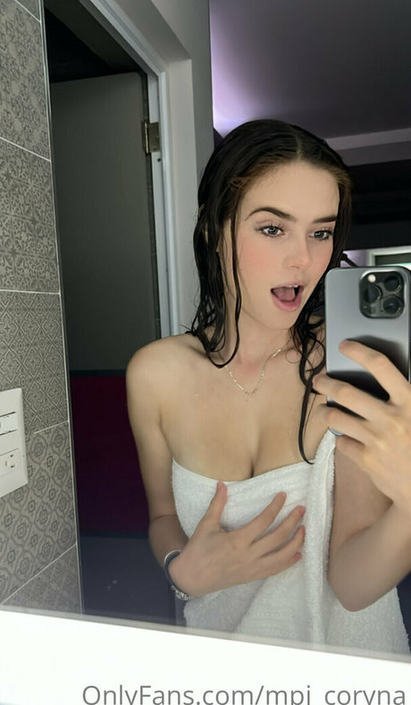 Coryna Ponce schöne akt bild