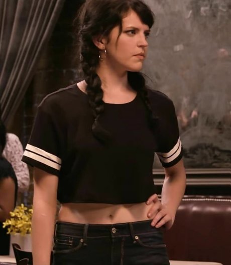 Emily Axford model hd bild