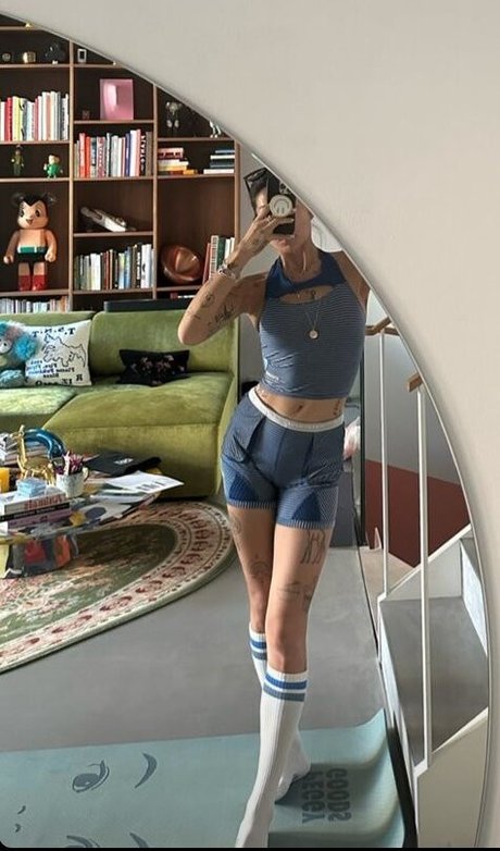 DJ Peggy Gou erwachsene kunst fotos