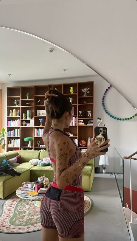 DJ Peggy Gou xxx hübsche fotos