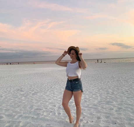 Felicia Hofner perfekte erwachsene foto