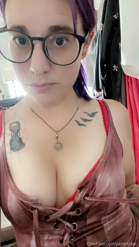 petitetreat_ pornostar top bild