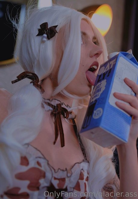 glacier ass schauspielerin kunst galerien