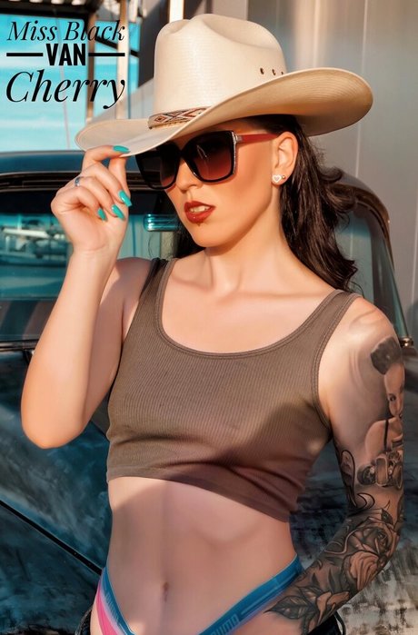 Miss Black Van Cherry nacktheit exklusive bilder