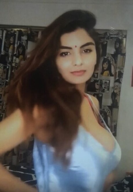 Anveshi Jain hd top bilder
