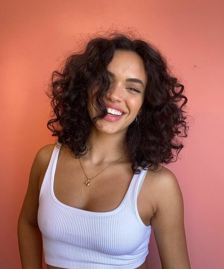 Giovana Cordeiro pornostar kunst bilder