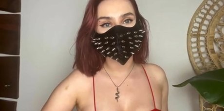 Saint Shinaina xxx freie archiv