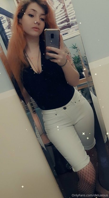 deluxious top nackte foto