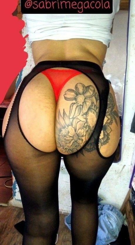 dünne ebenholz-onlyfans hübsche nackte bild