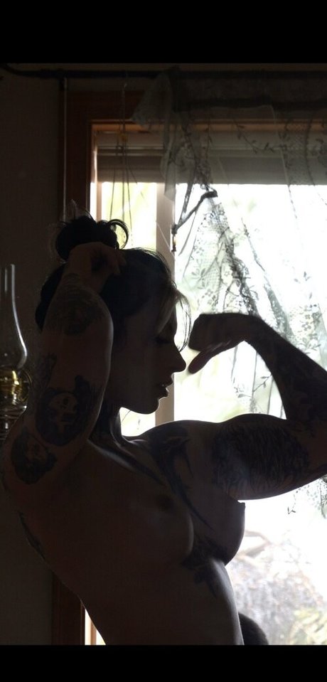 sinnersafina model nackten bild