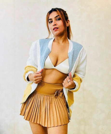 Tanya Chaudhari kunst nackt galerie