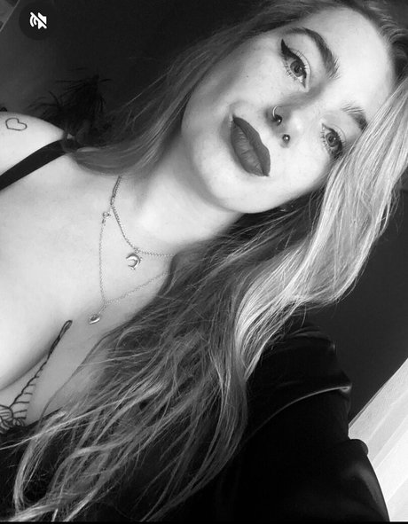 Blondinbelka erotische hd foto