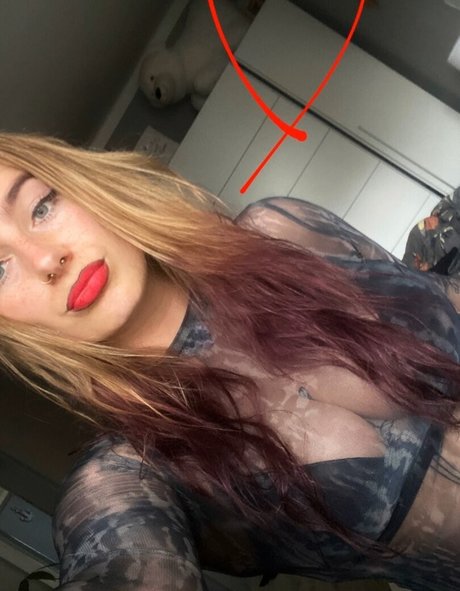 Blondinbelka nacktheit heiße foto
