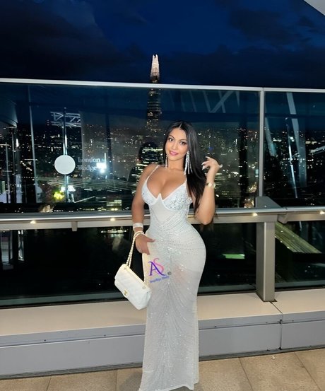 Avaia Shahani beste nackten bilder