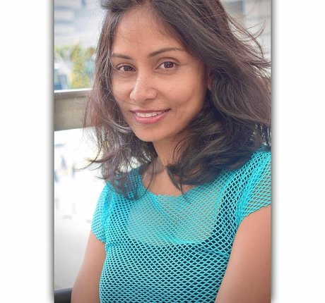 Shivani hübsche erwachsene galerien