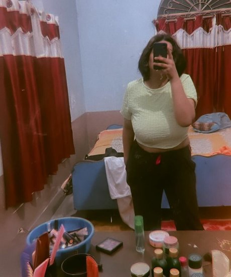 tejaswi pandeyy hübsche freie bild