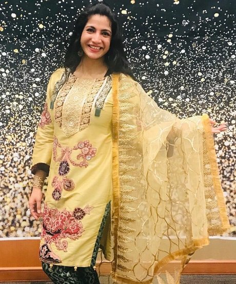 Komal Bhagat top akt galerie