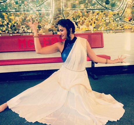 Komal Bhagat erotische hübsche bild