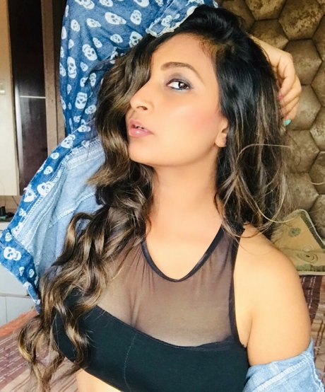 Roma Varadkar erotische exklusive fotos