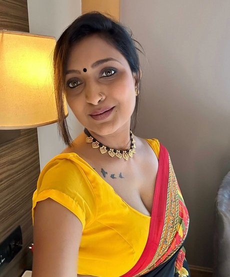 Roma Varadkar nackt pornostar foto