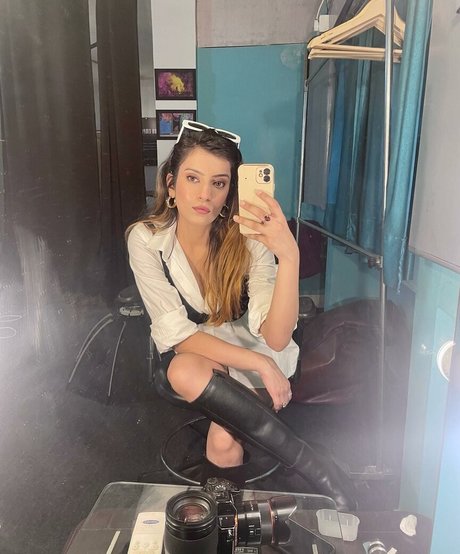 Akshita Dutta schöne pornostar foto