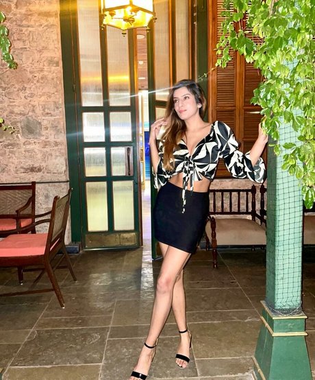 Akshita Dutta model heiße fotos