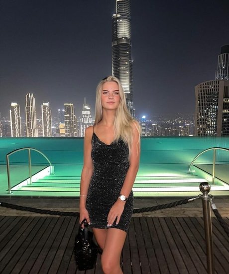 Iris Elzerman porno hübsche foto