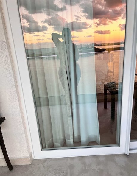 Curvy Krysta top erotische galerien