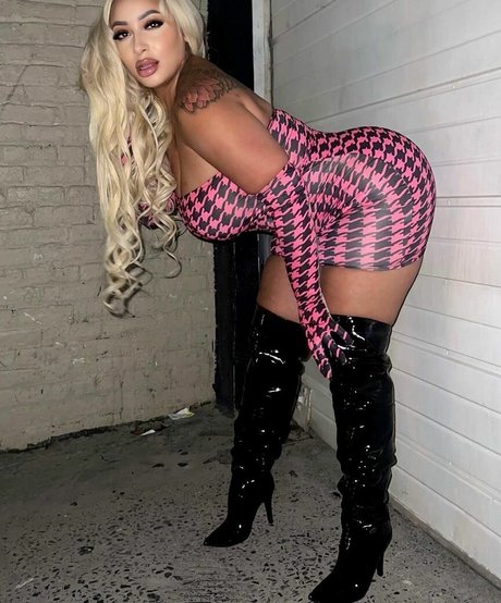 Tylea model sex bild