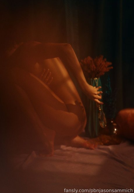 hübsche onlyfans kunst nackten foto