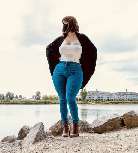 CrimsonBorgia schöne pornostar foto